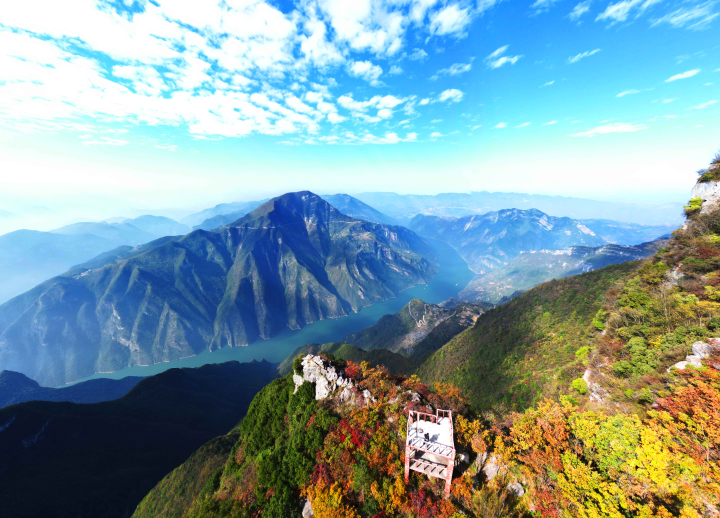 满山红叶似彩霞。