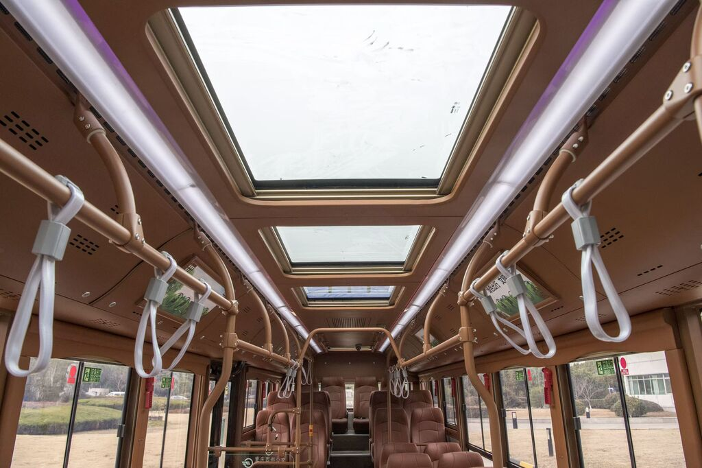 Panoramic skylight (Photo provided by Chongqing Western Public Transportation Co., Ltd