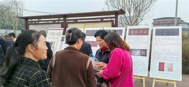 “刻在匾额上的历史”展览现场。铜梁区融媒体中心供图