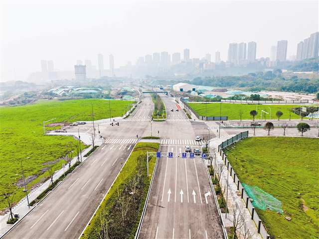 On December 1, the key municipal project, the link road project of Jia'nan Line in Dadukou, was completed and opened to traffic, significantly shortening the commuting time from Dadukou to Jiulongpo, Yuzhong, and Jiangbei