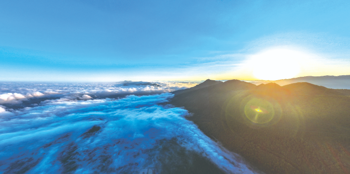 The breathtaking sunrise over the cloud sea at Yudai Mountain