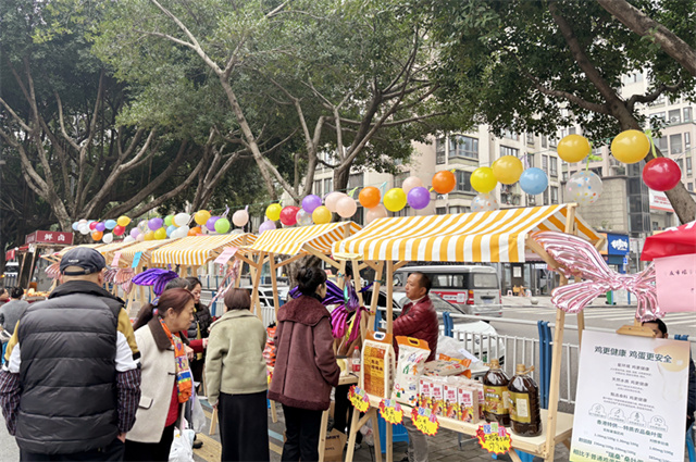 本次活動(dòng)吸引轄區(qū)居民群眾前往參與。大竹林街道供圖 華龍網(wǎng)發(fā)