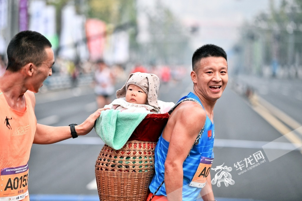 A runner participating with his daughter on his back