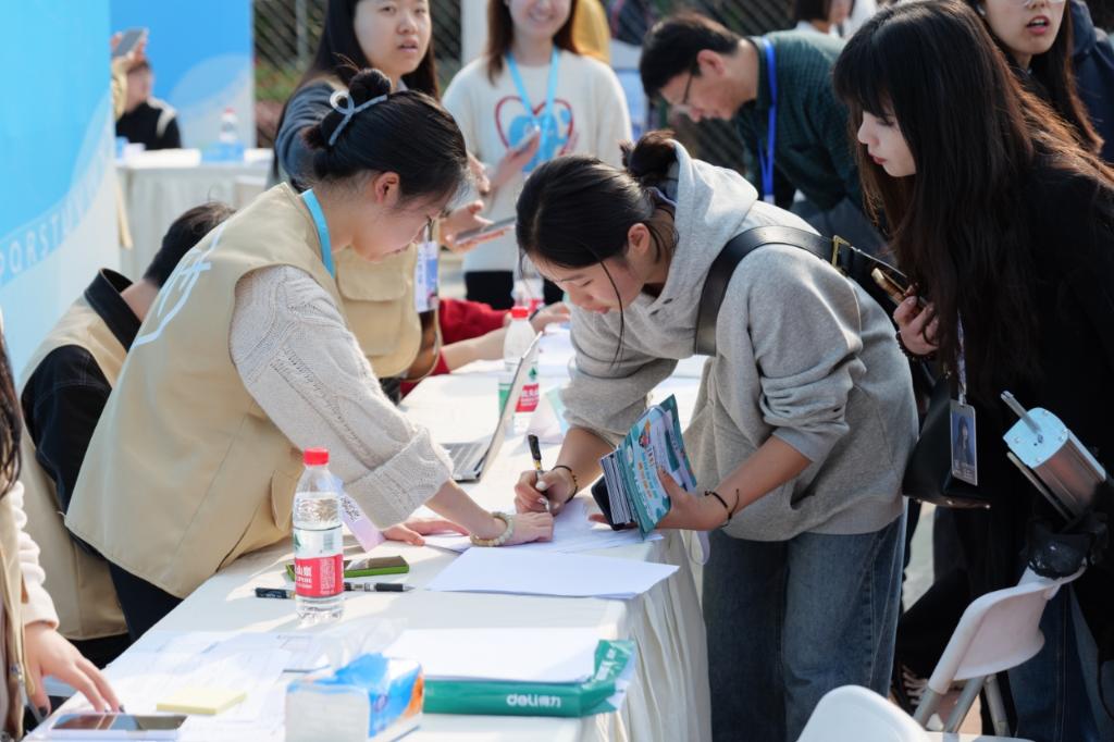 四川外国语大学2024年春季双选会现场。受访单位供图