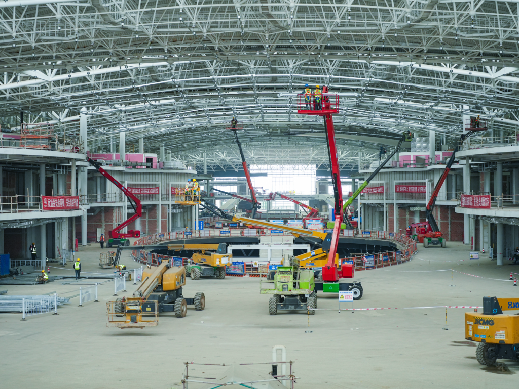 The interior decoration and electromechanical installation for Terminal T3B was proceeding in an orderly manner. (Photo provided by Chongqing Airport Group)