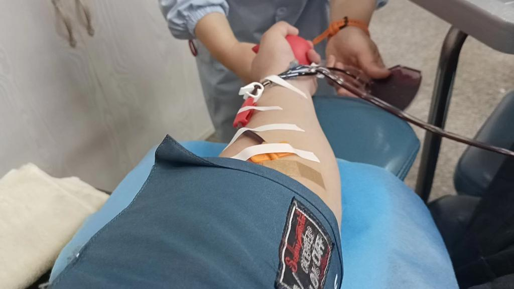 Yang Kaiye donating platelets. (Picture provided by the interviewee)