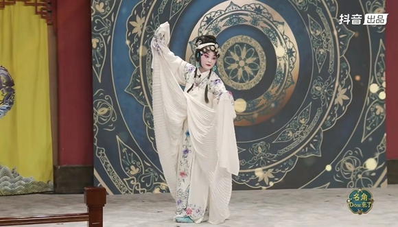 重庆市川剧院演员白孟迪带来《乔子口》片段。直播截图