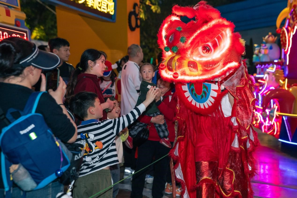 Splendid China Colorful Tour (Photo provided by Chongqing Happy Valley)