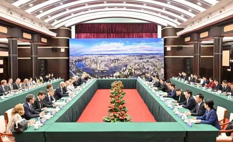 On April 14, the German economic delegation held talks with Yuan Jiajun, Secretary of the CPC Chongqing Municipal Committee, and Hu Henghua, Deputy Secretary of the CPC Chongqing Municipal Committee and Mayor of Chongqing Municipal People's Government. (Photo/Visual Chongqing)