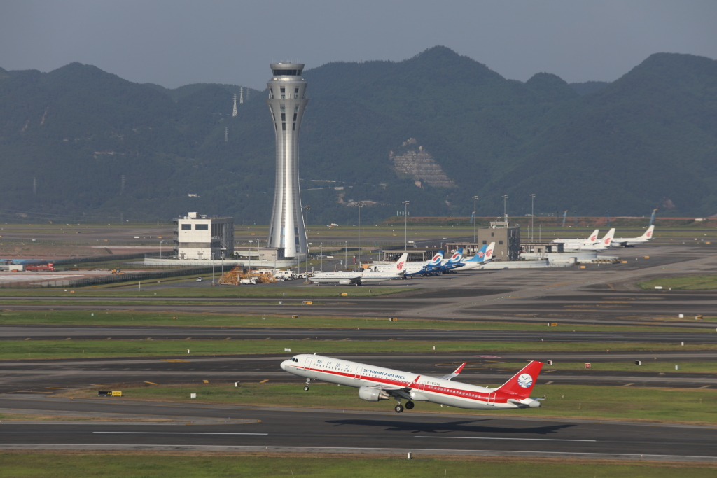 Aircraft of Sichuan Airlines departing Chongqing Jiangbei International Airport. (Photo provided by Jiangbei International Airport)