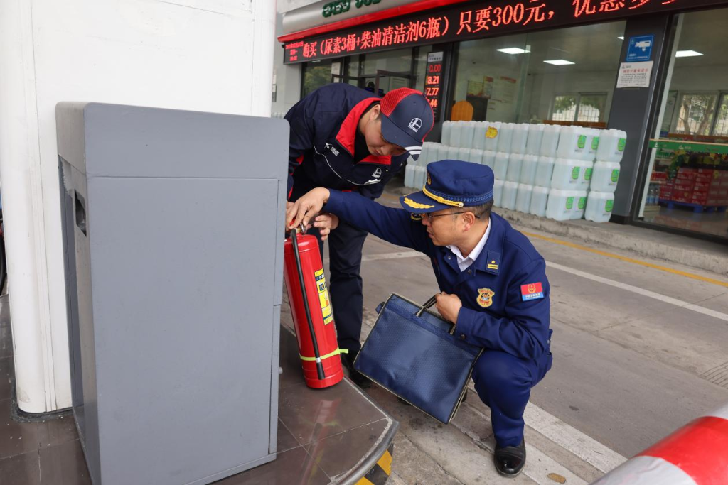 检查现场。彭水县消防救援大队供图 华龙网发