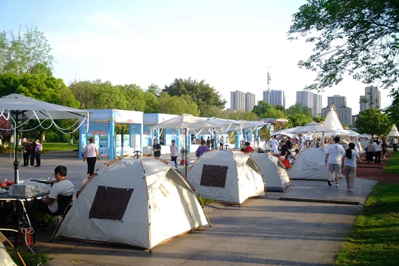 各类帐篷引来游客打卡。 北碚区委宣传部供图 华龙网发