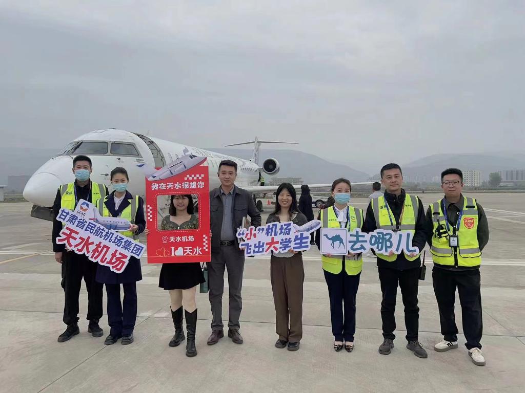 大学生清明期间从重庆往返天水。受访者供图