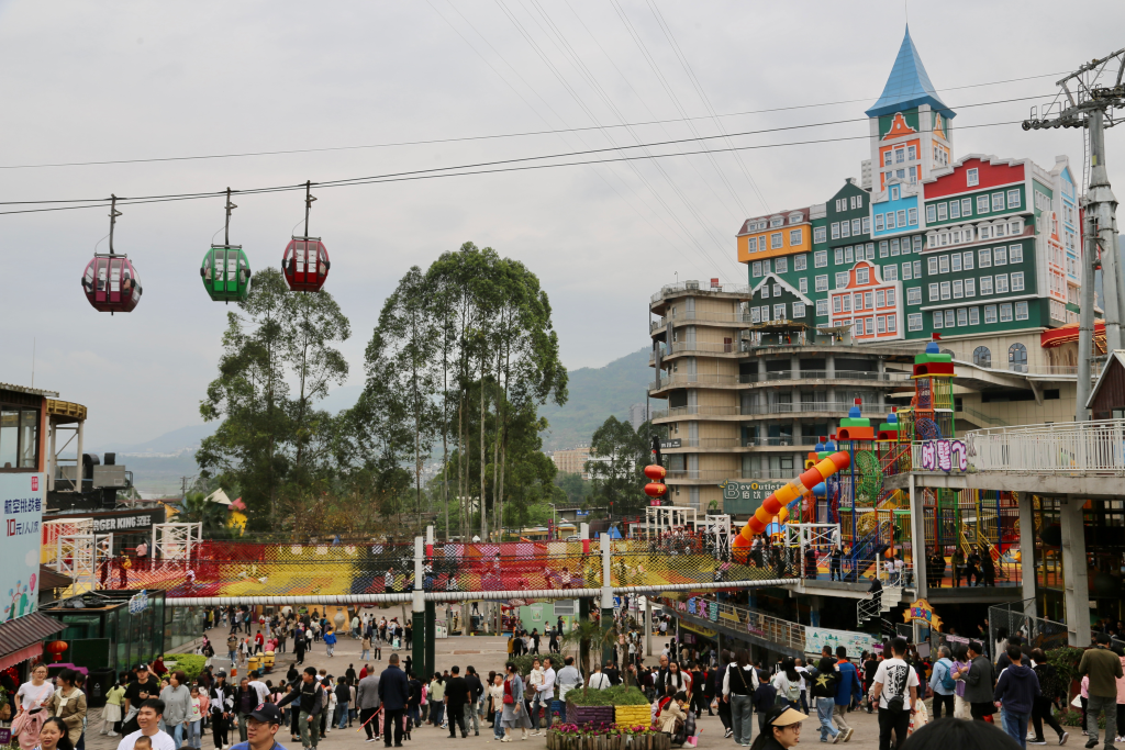 Mexin Wine Town in Fuling District experienced a travel peak on the Qingming Festival holiday. (Photo provided by the scenic spot) 