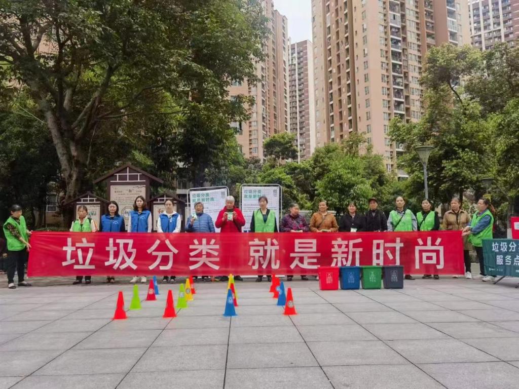 康庄美地C区开展争创“参与垃圾分类，争创先锋小区”主题宣传活动。受访者供图