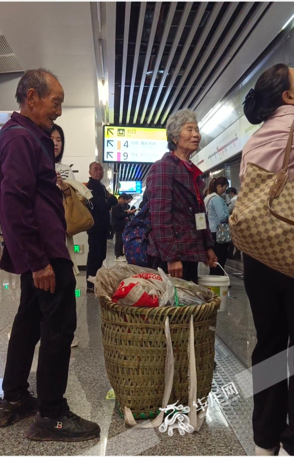 Vegetable growers on the subway.