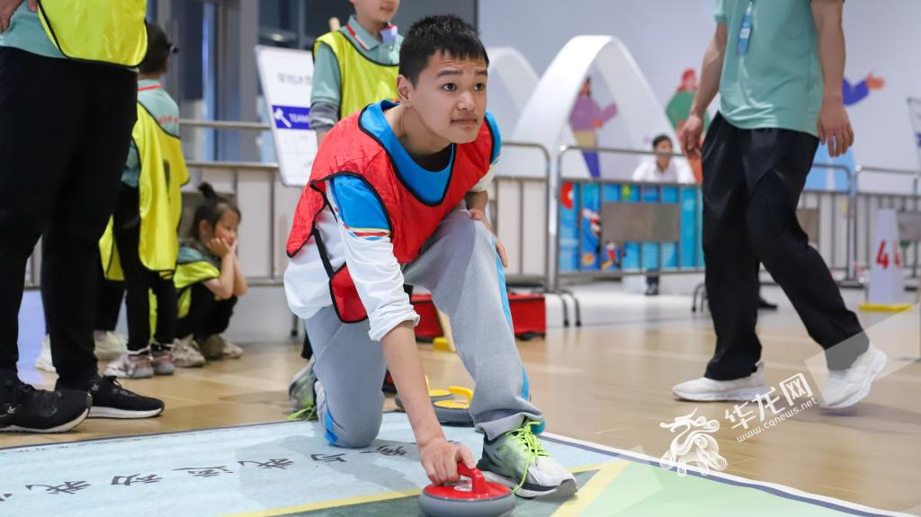 The photo shows the player is preparing to throw curling.