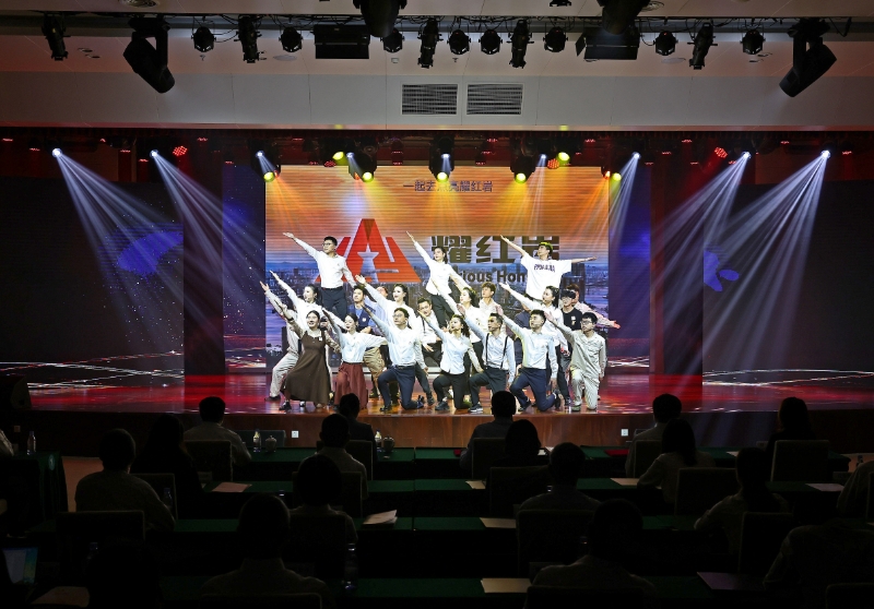 国网重庆电力员工展演“耀红岩”品牌耀、红、岩三个品牌故事。国网重庆电力供图