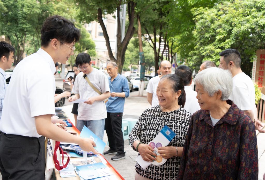 重庆打非强基行动“三格联动”走进桂花街社区01