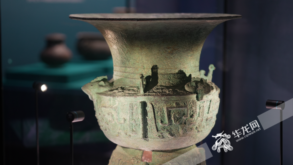 The three-goat bronze drinking vessel of the Shang Dynasty
