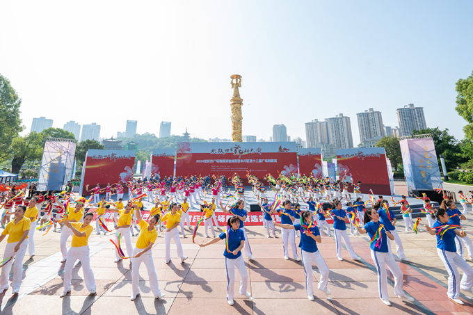 5月23日，“欢跃四季·舞动巴渝”2024重庆市广场舞选拔赛暨永川区第十二届广场舞展演在永川举行。永川区文旅委供图 华龙网发