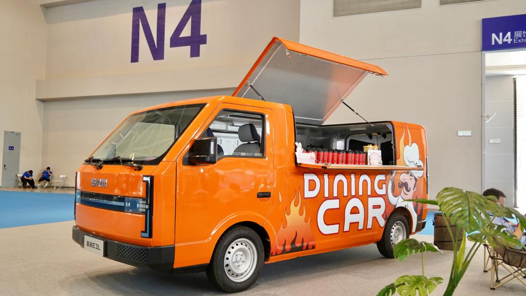 鑫源E3车型改造成的移动餐饮售卖车。企业供图