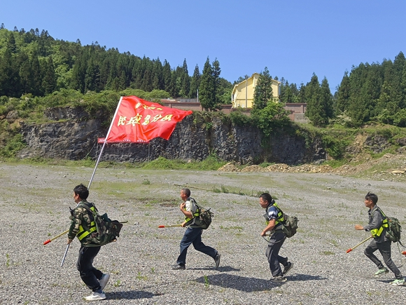 应急队伍入场救援