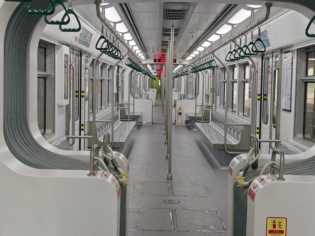 The new eight-coach train upgraded based on a four-coach train utilizes LED lighting. (Photo provided by Chongqing Rail Transit Group)