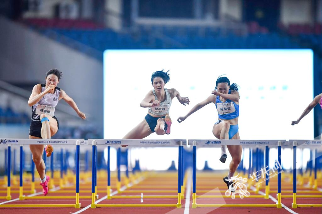 Xia Sining (second from left) in the 100m hurdles final