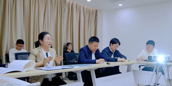 图3  工作中的夏雨。雄安新区宣传网信局供图 华龙网发