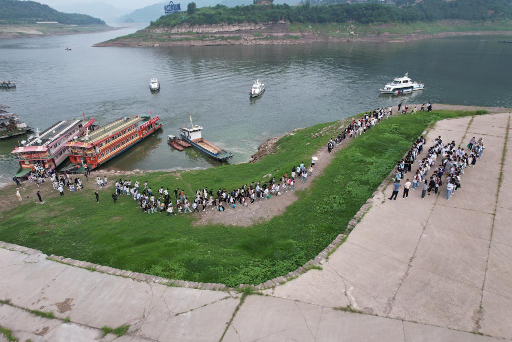 云阳484名中考考生乘船赴考。重庆海事局供图