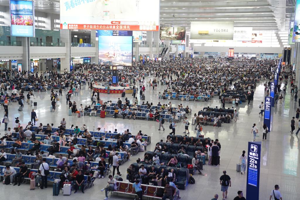 端午假期重庆火车站发送旅客同比增加5.8万人次。通讯员 魏伟 摄