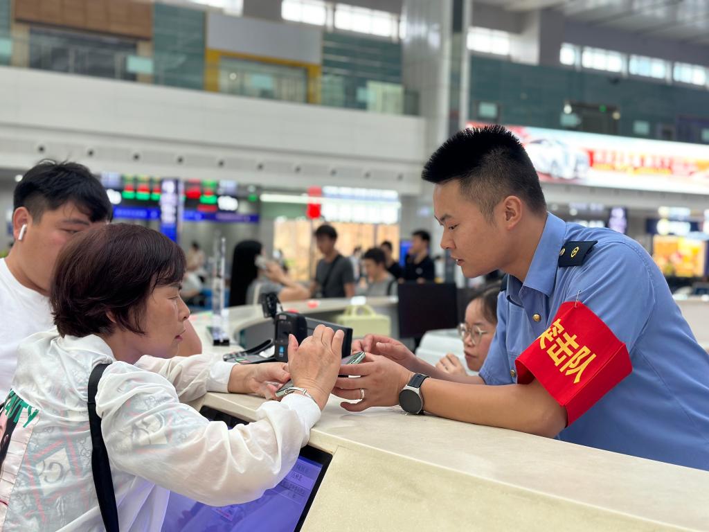 需要帮助的旅客，可找车站工作人员。