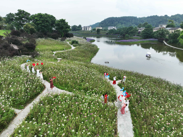 (Photographed by Li Pan and Peng Yi)