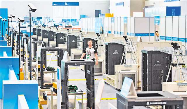 On June 22, all the equipment required for the information network cabling item were in place at the Chongqing International Expo Center. (Photographed by Zhang Jinhui / Visual Chongqing)