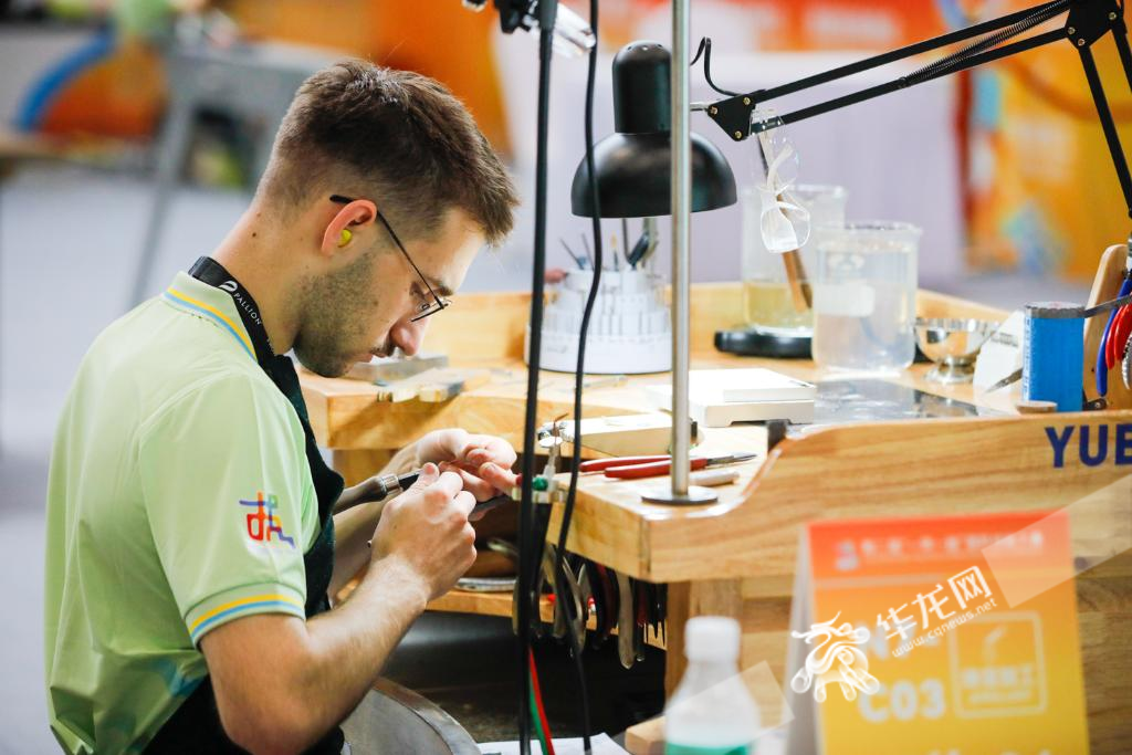 A competitor was at the scene of Jewel-crafting Competition Event.