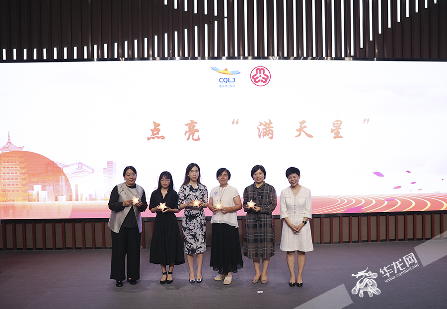 现场举行颁奖仪式。华龙网首席记者 李文科 摄