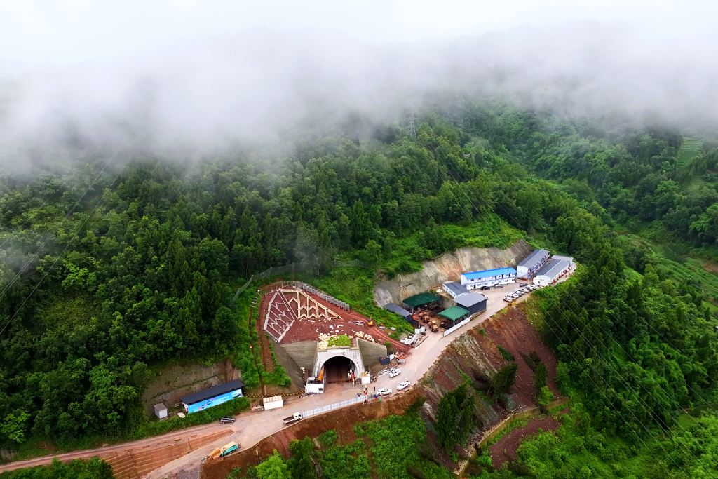 俯瞰三岔湾隧道。忠县县委宣传部供图 华龙网发