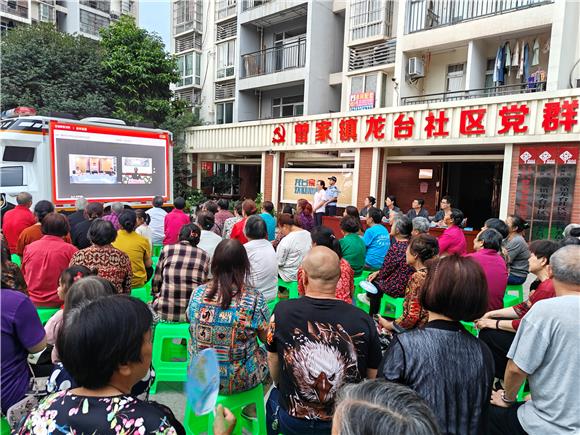 车载便民法庭线上庭审直播。通讯员 王静 摄