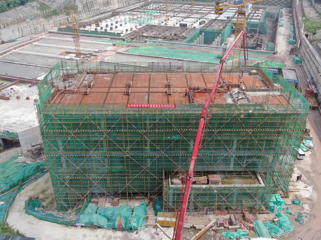 4号线西延伸段宏帆停车场综合维修楼主体结构成功“封顶”