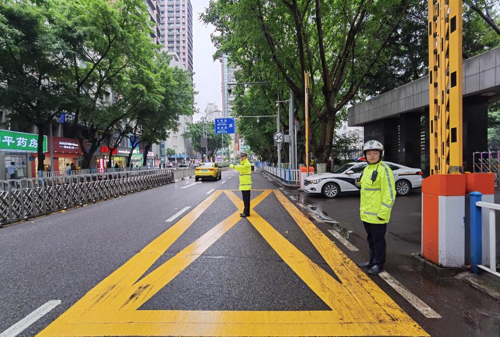 沙区警方将增强警力，全力护航高考。 警方供图