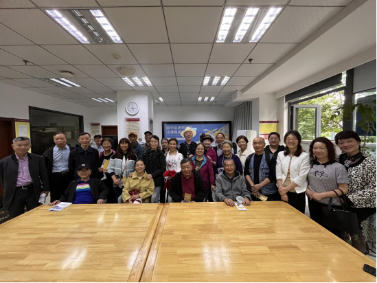澳大利亚华人华侨参观涉侨纠纷法律服务中心。化龙桥街道供图