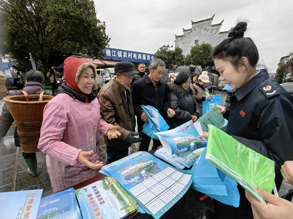 向公众宣传营造节水氛围。秀山县委宣传部供图 华龙网发