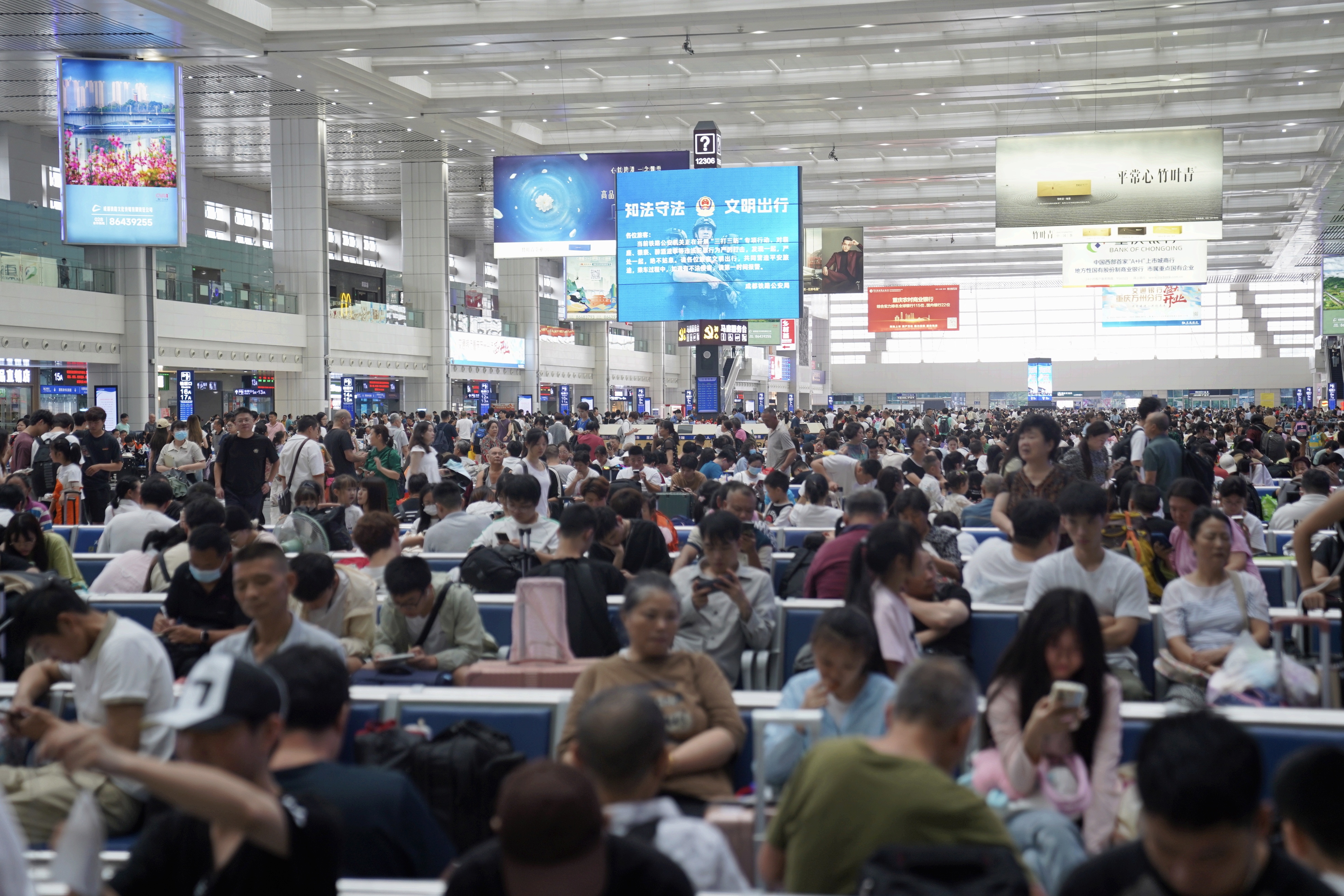 今年暑运,重庆火车站预计发送旅客1450万人次。
