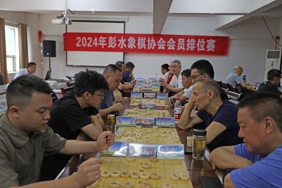 象棋排位赛现场。通讯员 赵勇 摄