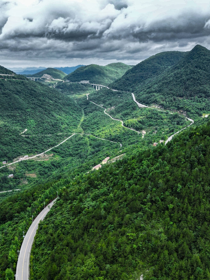 在摩天岭亲近自然。孑然 摄