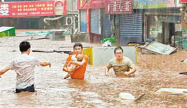 The local authorities in Sanhui Town, Zhongxian County, arranged for the evacuation of residents on July 11. (Photo provided by Publicity Department of the Zhongxian Party Committee)