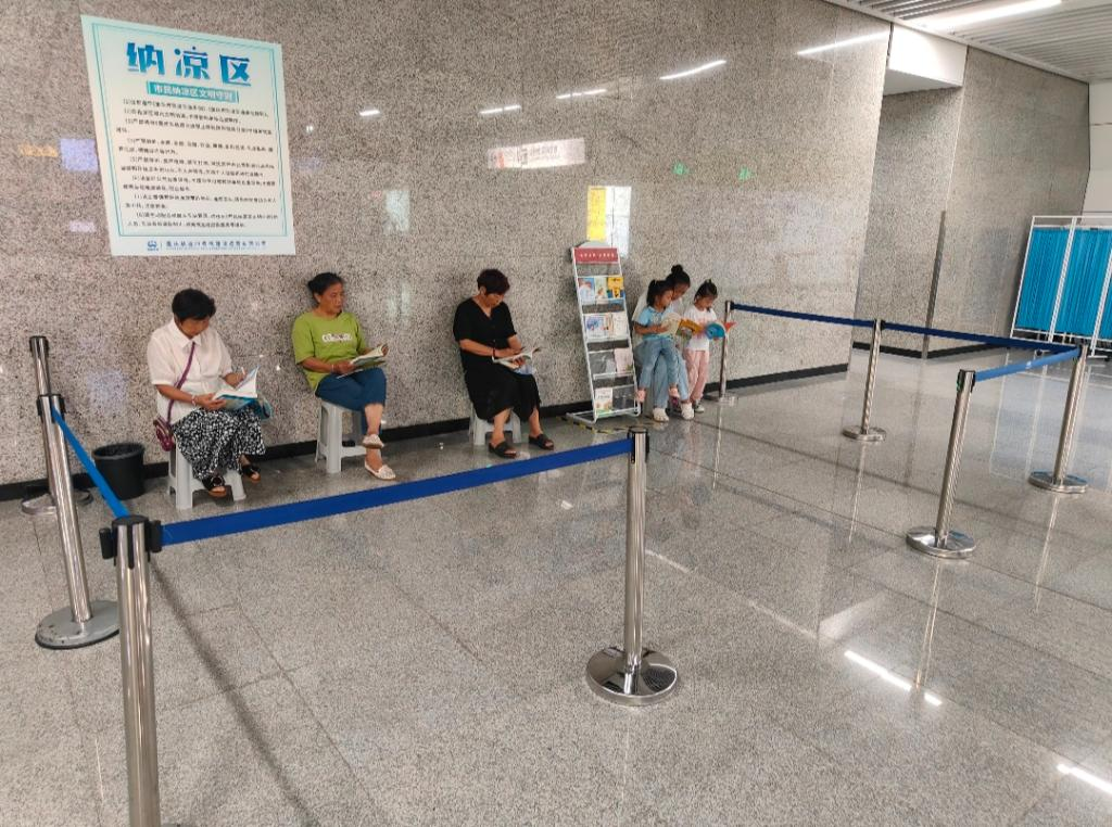 Chongqing Rail Transit Line 4 has opened cooling areas at 15 stations. (Photo provided by the interviewee)