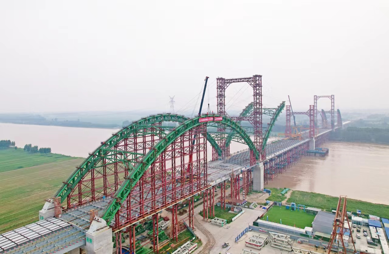 山东省高青至商河公路项目黄河特大桥。中交世通（重庆）重工有限公司供图 华龙网发