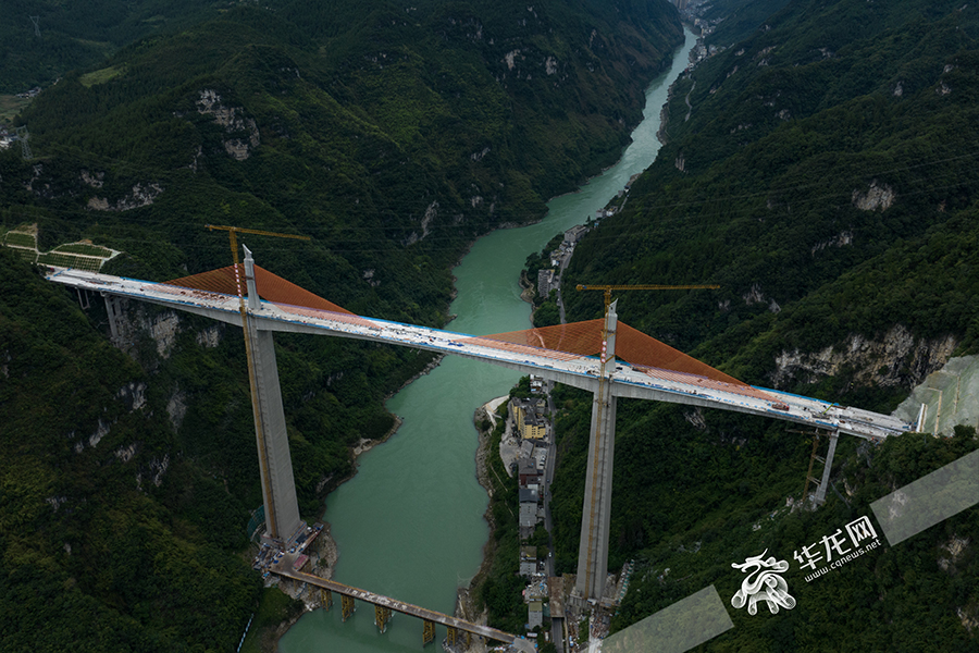 正在建设中的渝湘复线高速公路。 拷贝